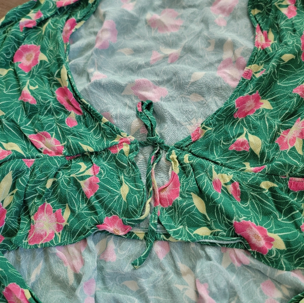 Sunday Best Cropped Tie Front Blouse Size Small - Picture 3 of 6